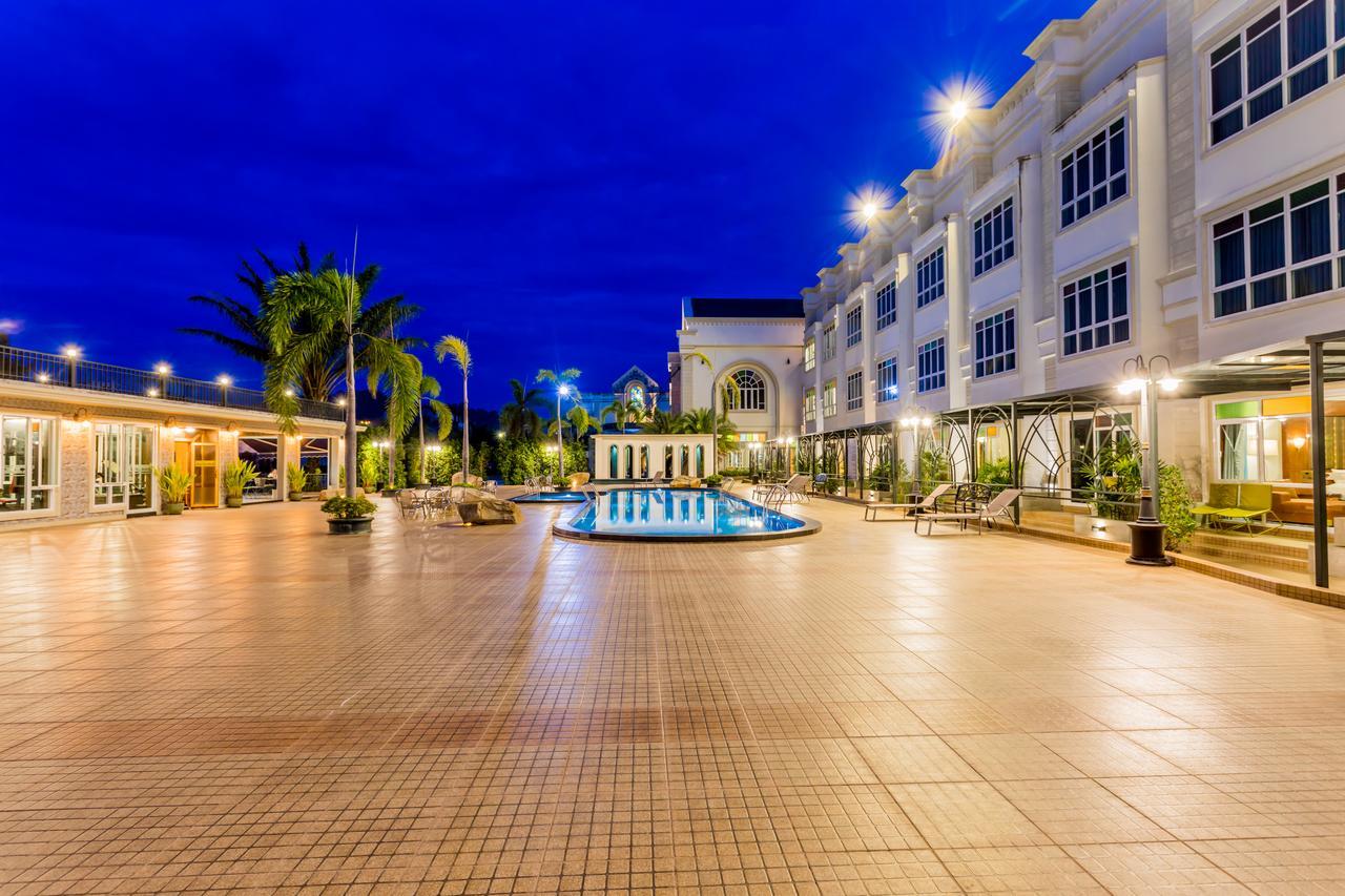 Erawan Hotel Natai Beach Exterior foto